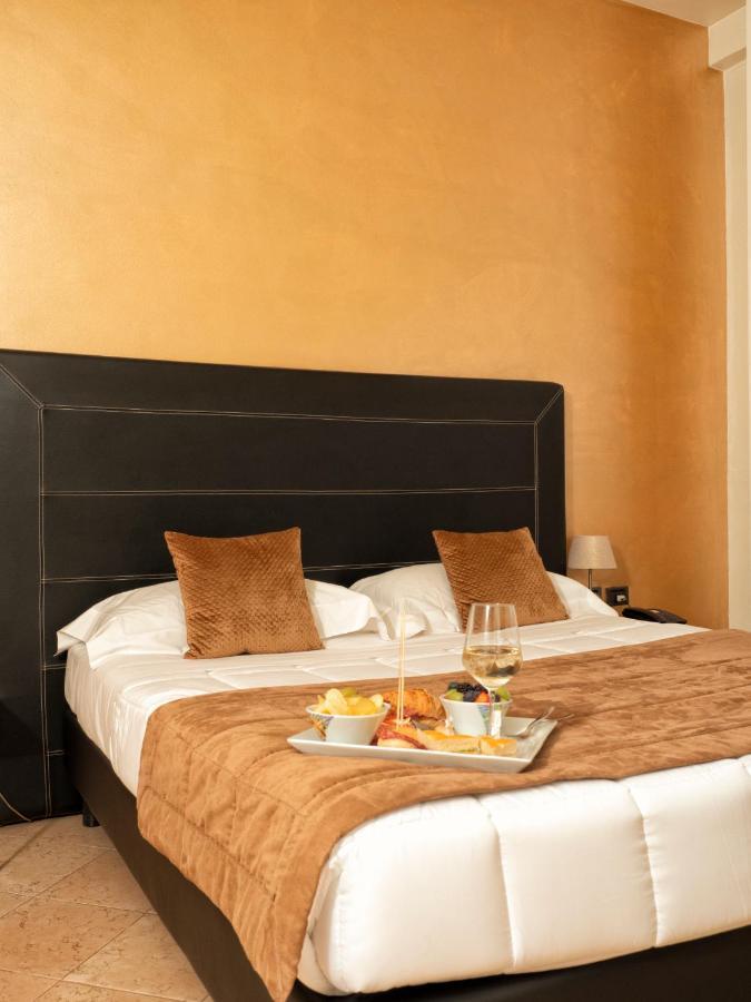 Hotel Europa Pallazzolo sullʼOglio المظهر الخارجي الصورة