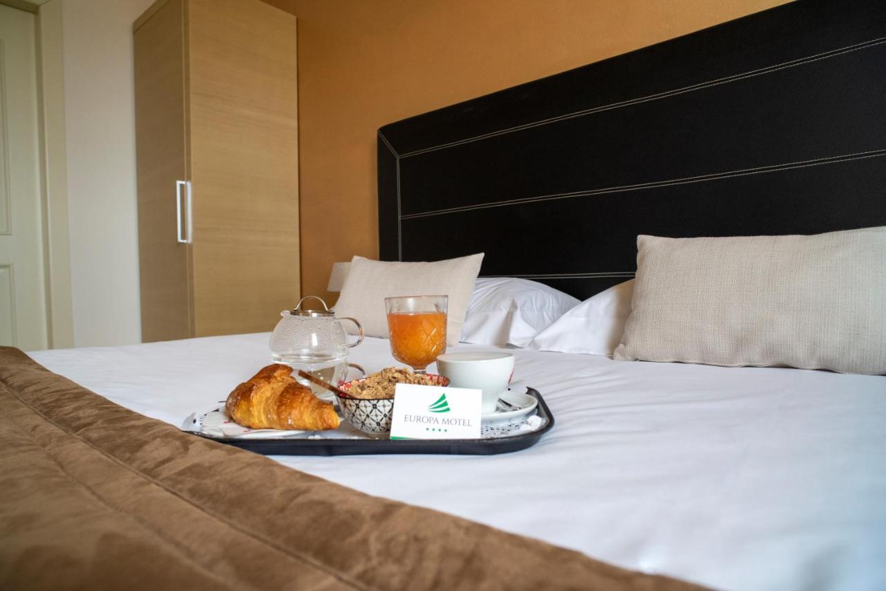 Hotel Europa Pallazzolo sullʼOglio المظهر الخارجي الصورة